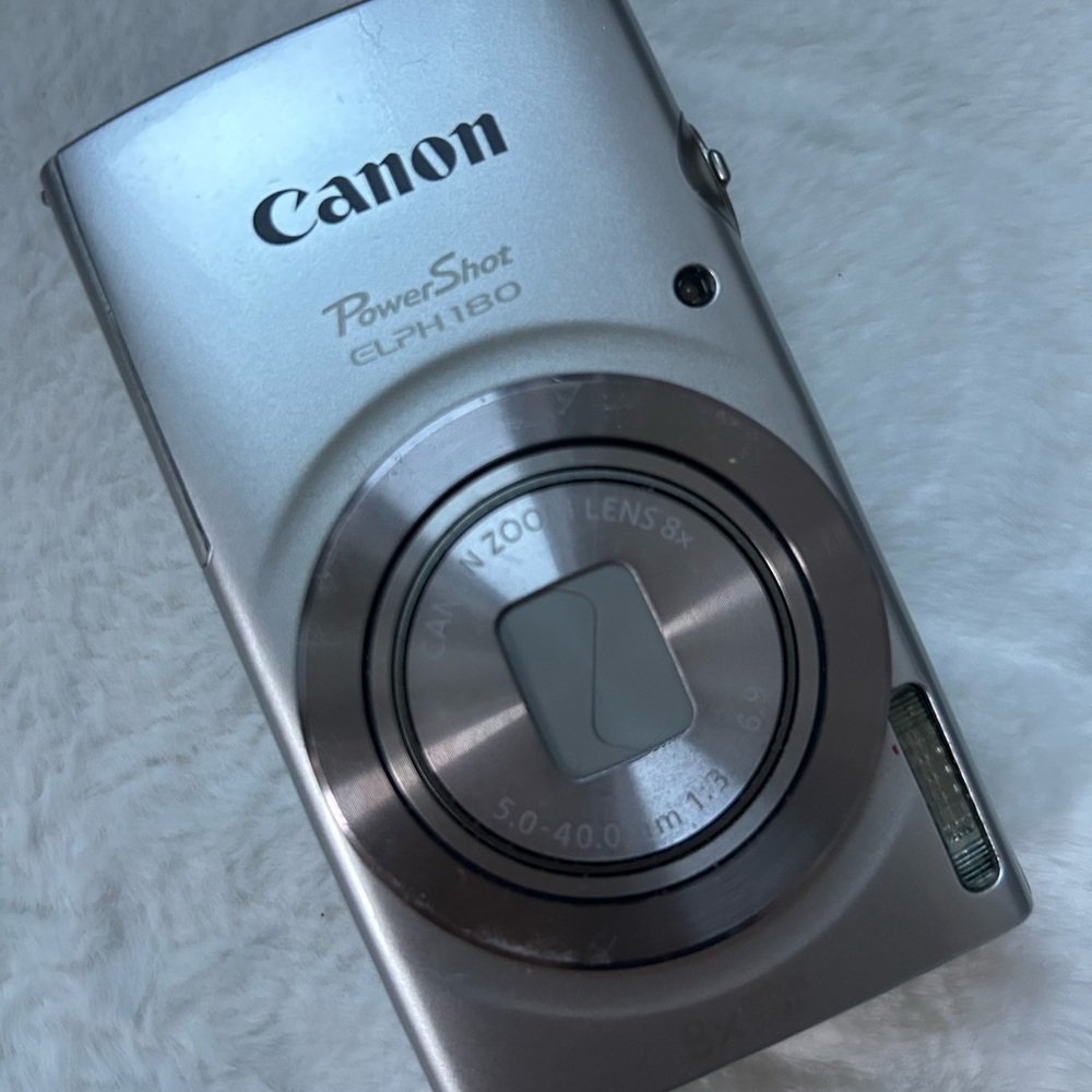 Canon Elph Powershot 180 - Everything included, Like new